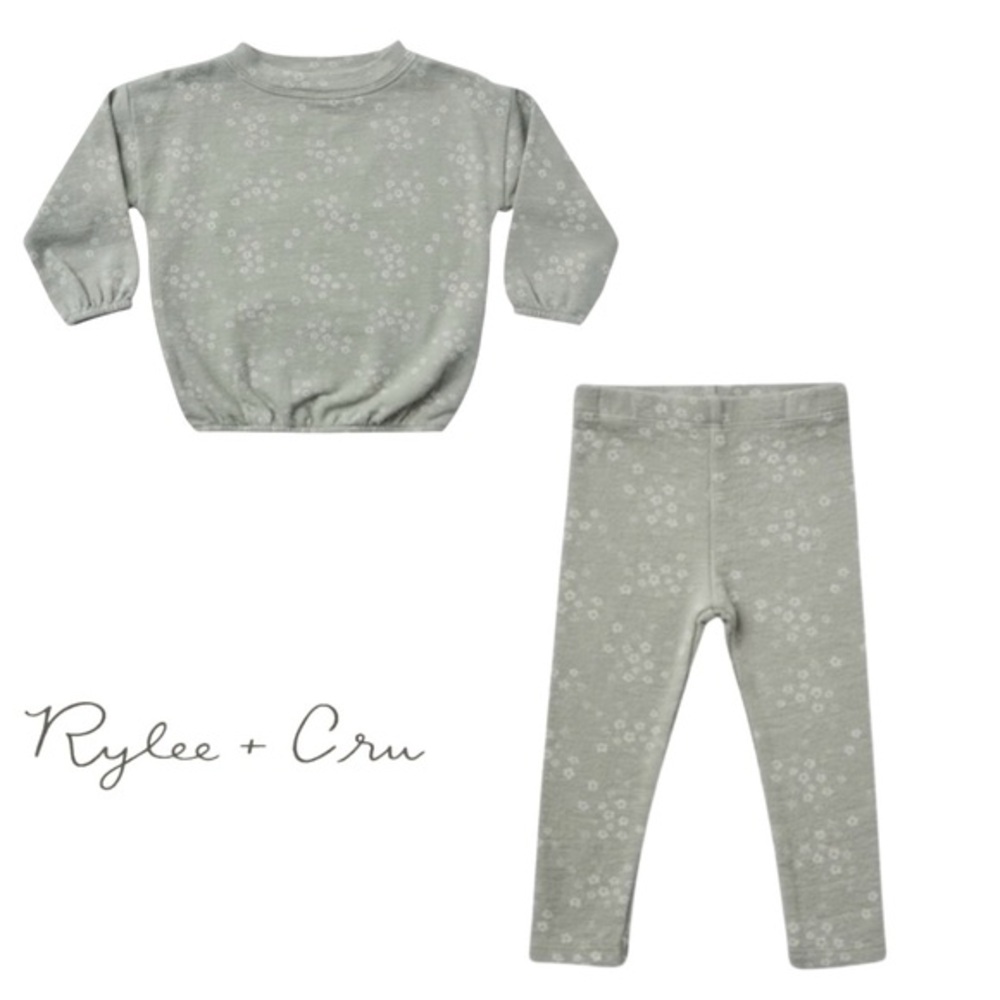 RYLEE + CRU SLOUCHY PULLOVER AND KNIT LEGGINGS IN MEADOW BLUE FOG